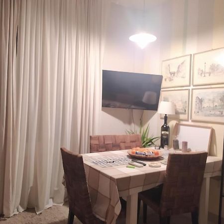 Room In Private Apartment ฟลอเรนซ์ ภายนอก รูปภาพ