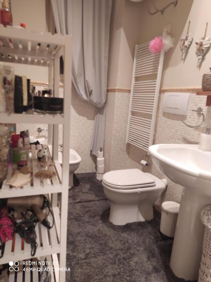 Room In Private Apartment ฟลอเรนซ์ ภายนอก รูปภาพ