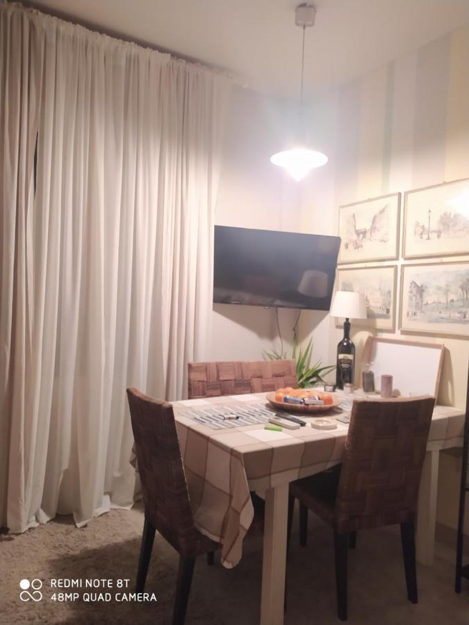 Room In Private Apartment ฟลอเรนซ์ ภายนอก รูปภาพ