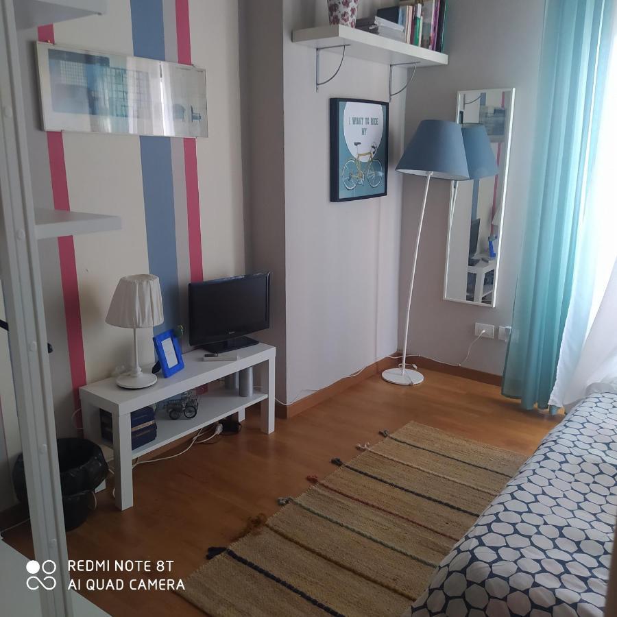 Room In Private Apartment ฟลอเรนซ์ ภายนอก รูปภาพ